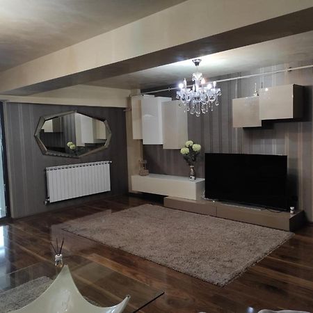 Apartament Lux Ultracentral Craiova Kültér fotó